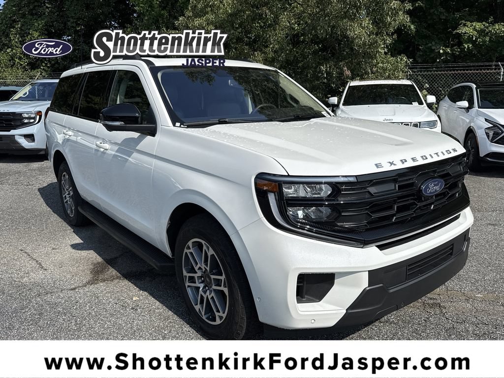 Used 2025 Ford Expedition Active AWD/4WD image 1