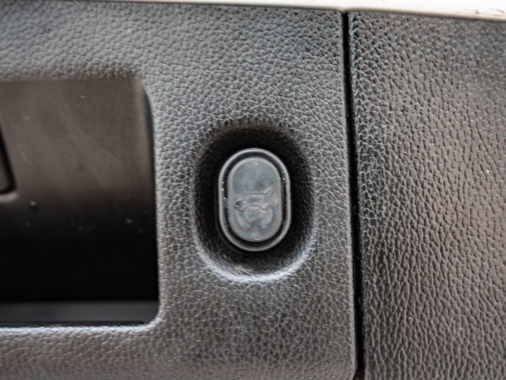 Used 2018 GMC Yukon SLT image 25