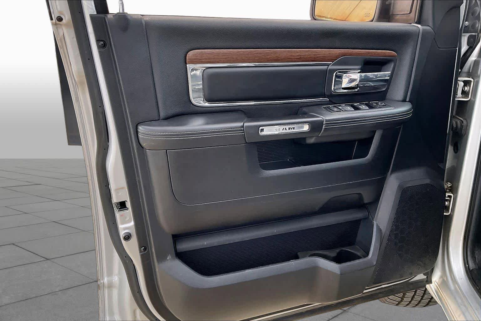 Used 2014 RAM 1500 Laramie w/ Convenience Group AWD/4WD image 21