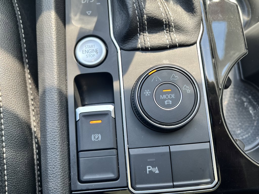 Used 2023 Volkswagen Atlas SEL AWD/4WD image 32