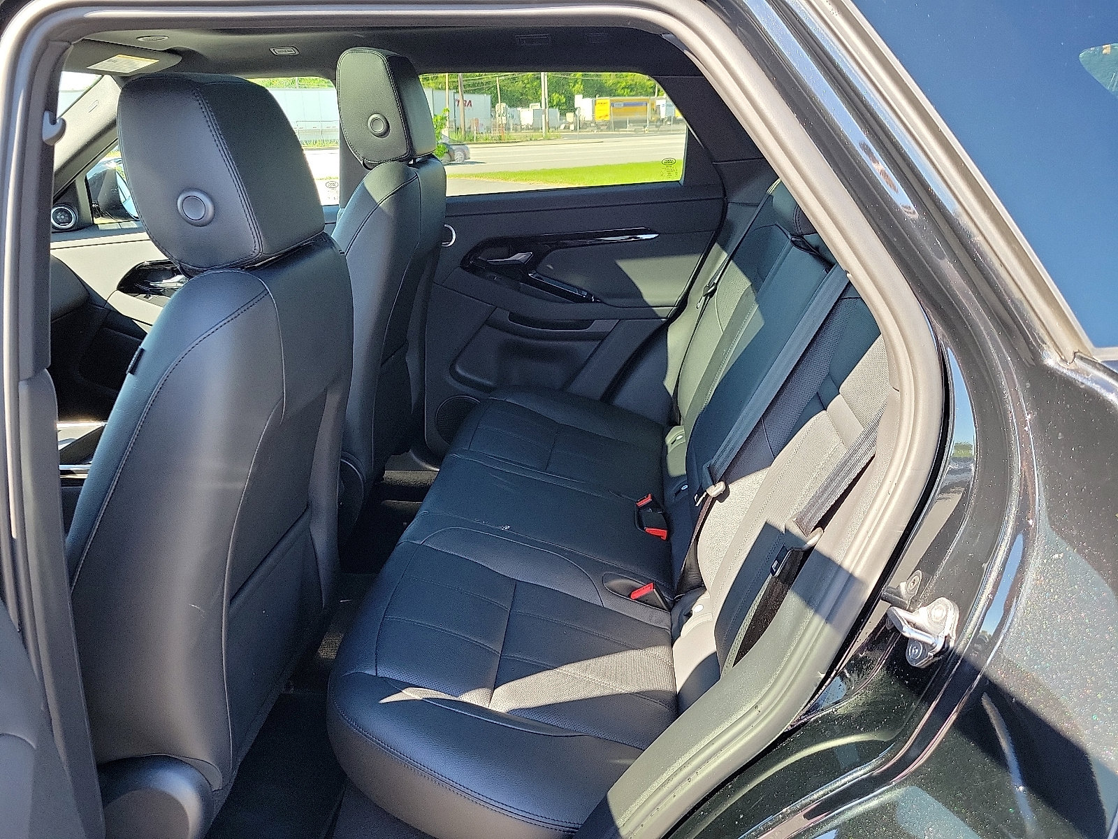 Used 2024 Land Rover Range Rover Evoque Dynamic SE image 9