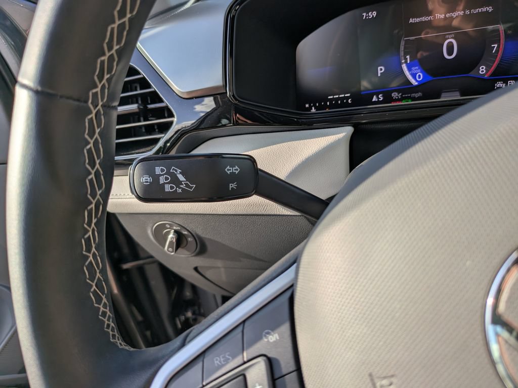 Certified 2025 Volkswagen Taos S FWD image 27