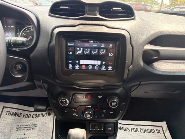 Used 2019 Jeep Renegade Latitude FWD image 22