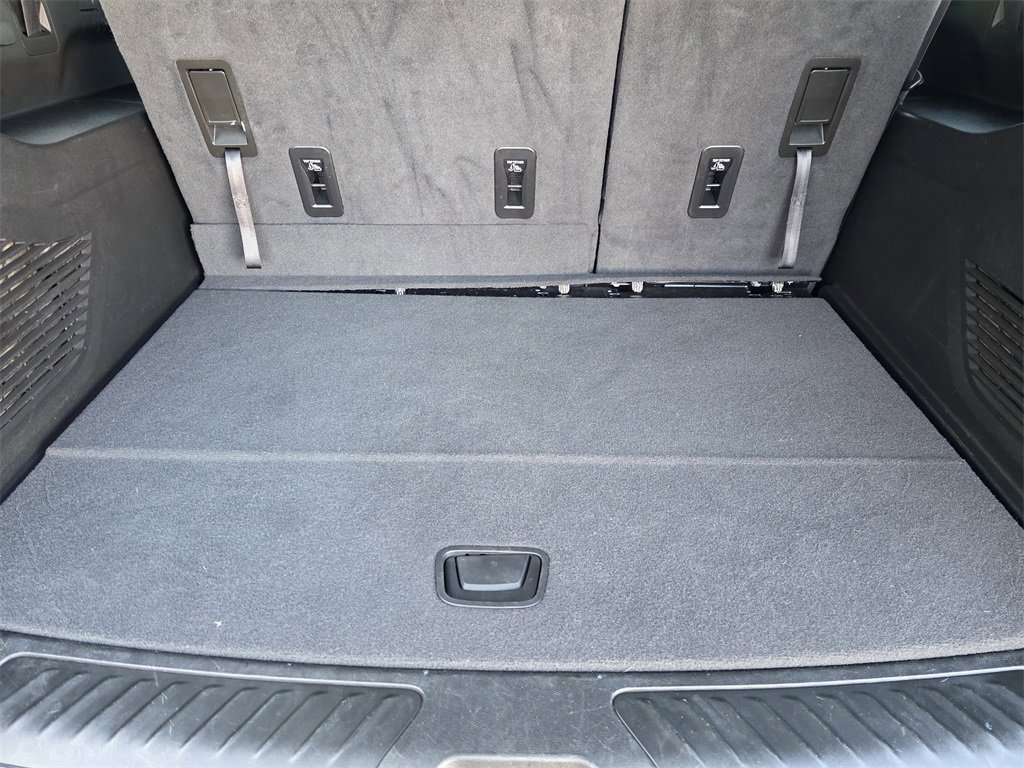 Used 2024 Chevrolet Suburban LT image 23