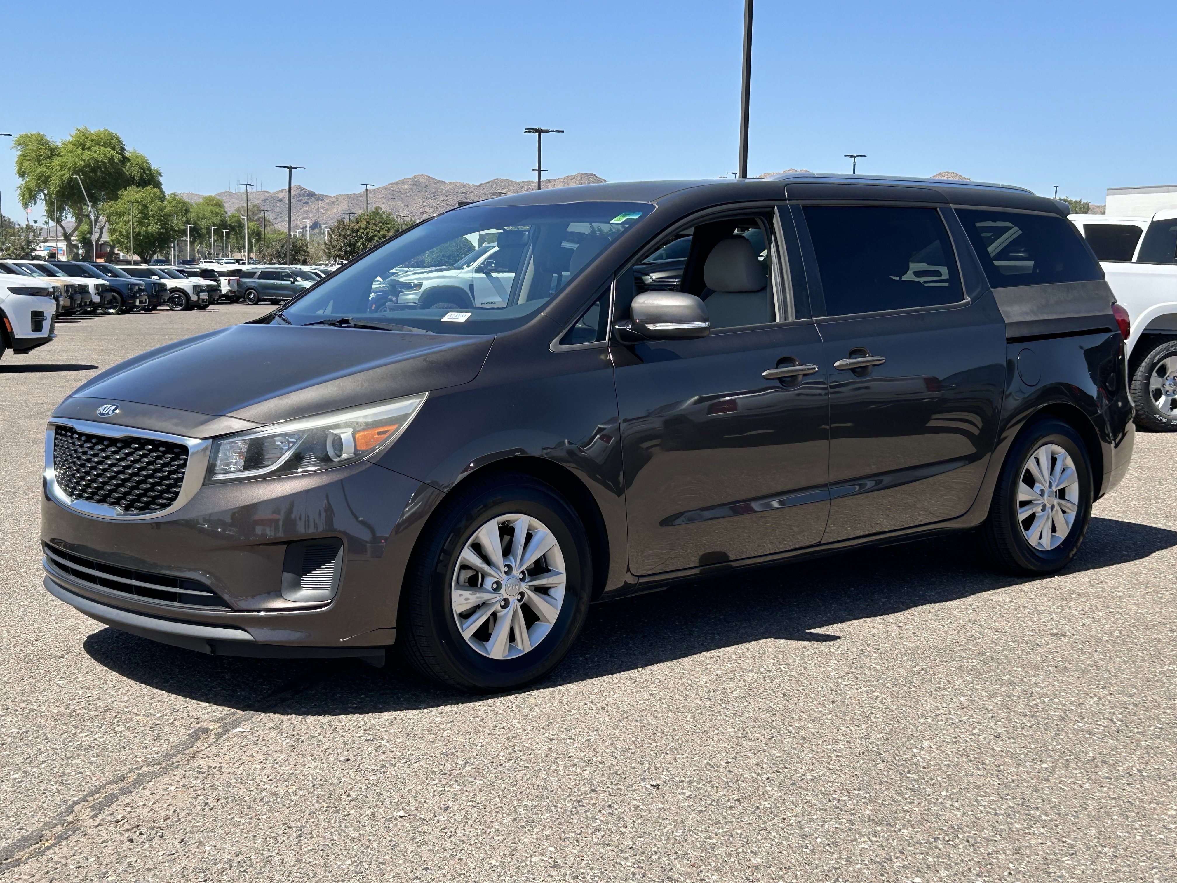 Used 2016 Kia Sedona LX w/ LX Convenience Package image 2
