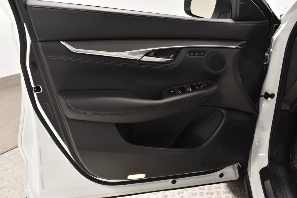 Certified 2025 INFINITI QX55 Luxe w/ Cargo Package image 10