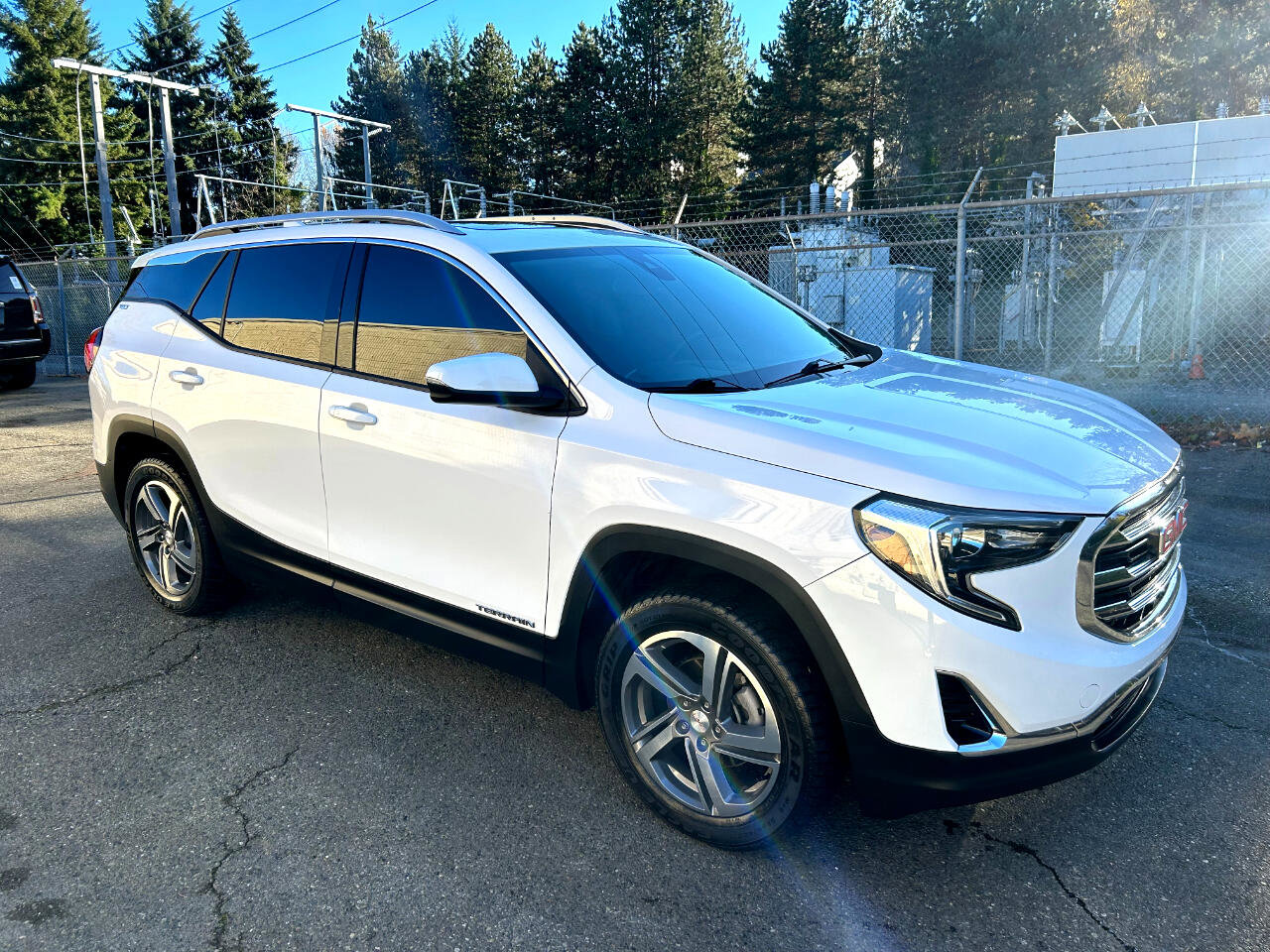 Used 2019 GMC Terrain SLT w/ Infotainment Package II image 3