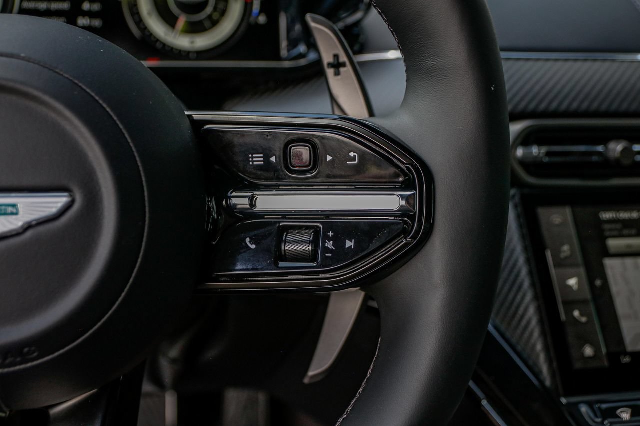 New 2025 Aston Martin V8 Vantage Coupe RWD image 23