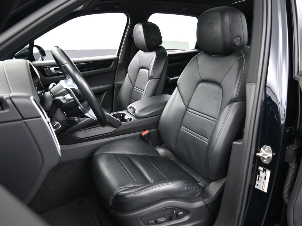 Certified 2022 Porsche Cayenne AWD/4WD image 5