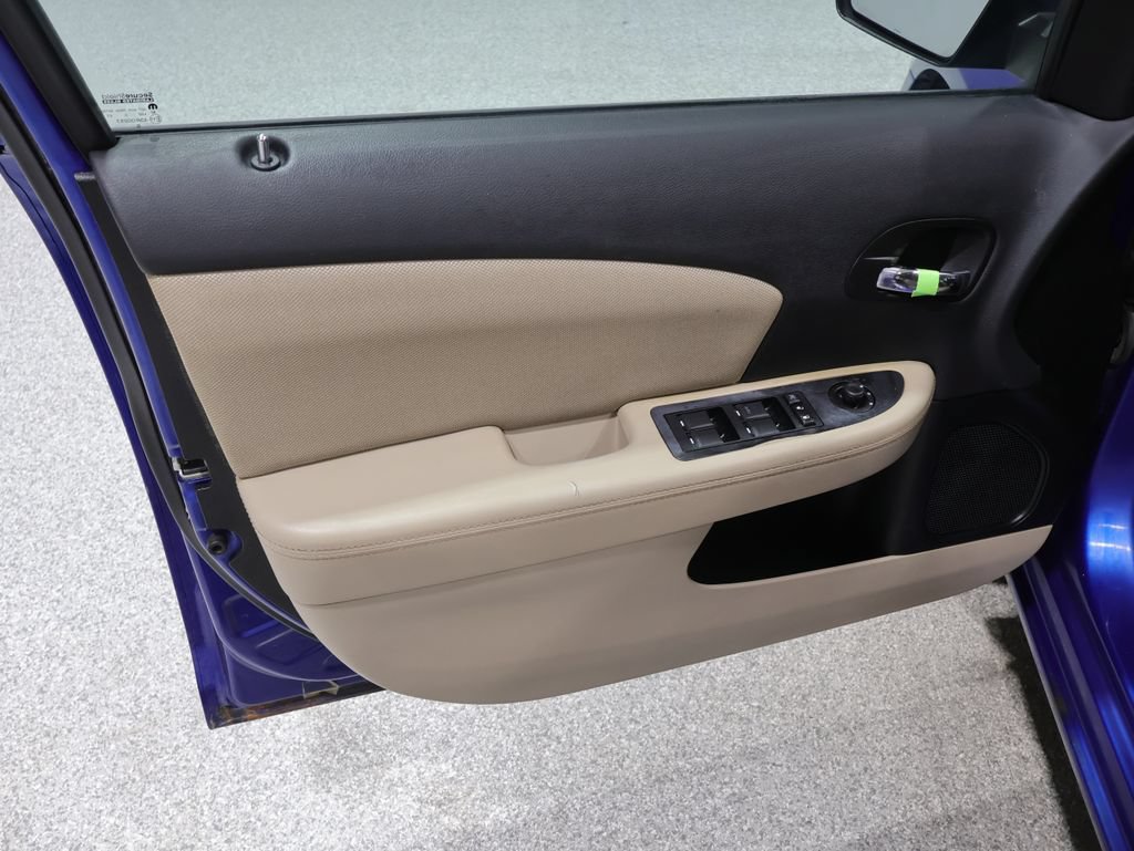 Used 2014 Dodge Avenger SE FWD image 10