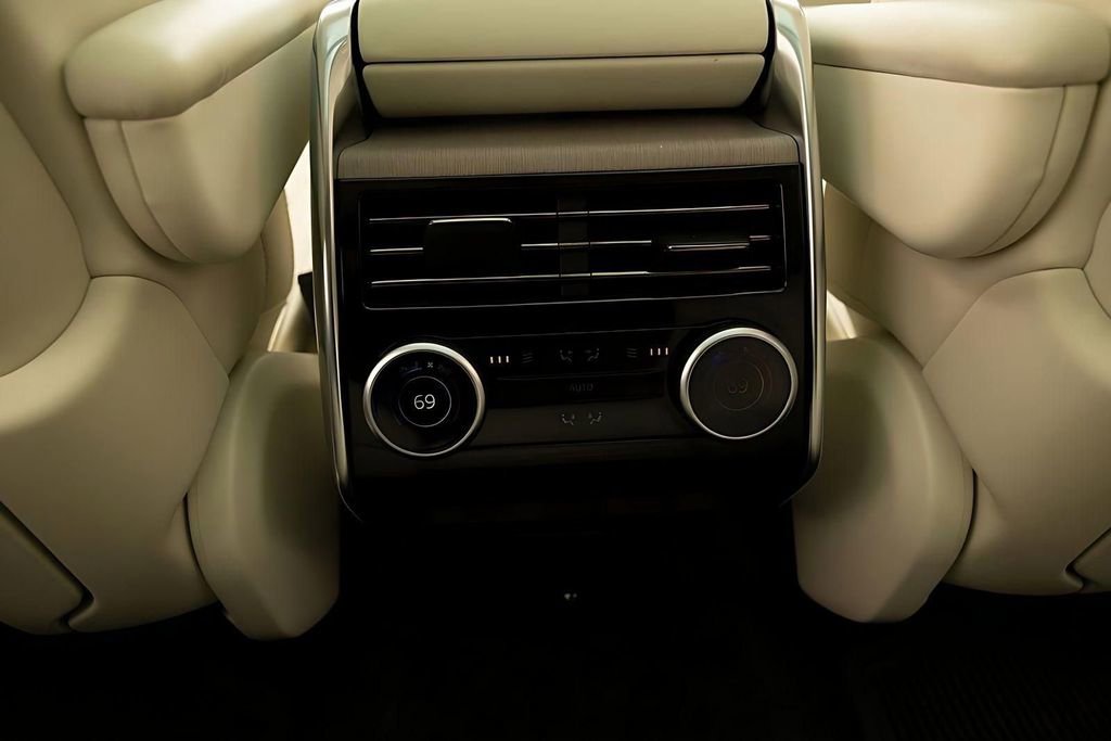 Used 2025 Land Rover Range Rover Autobiography image 29