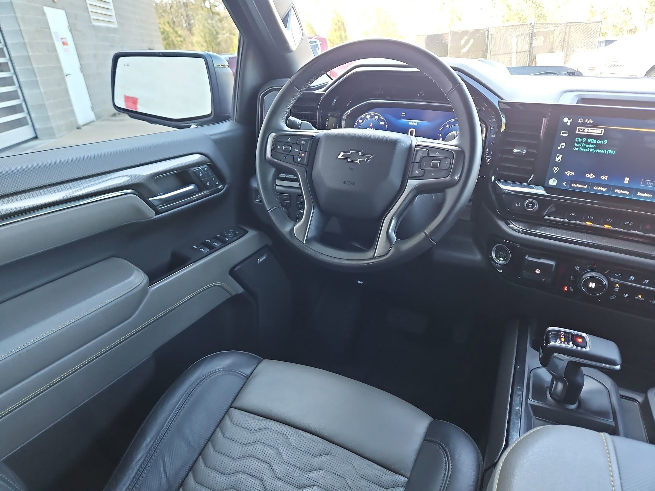 Used 2024 Chevrolet Silverado 1500 ZR2 w/ Technology Package image 9