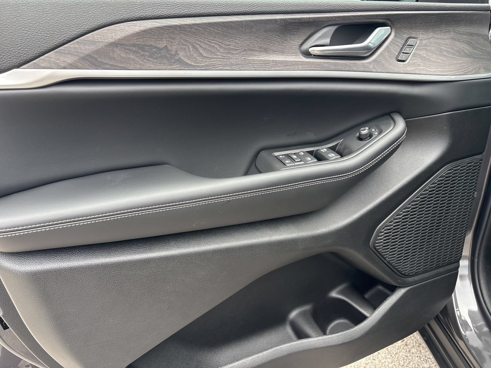New 2025 Jeep Grand Cherokee L Limited AWD/4WD image 10