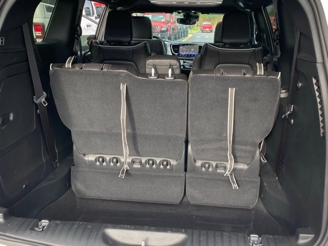 Used 2025 Chrysler Pacifica Premium image 26