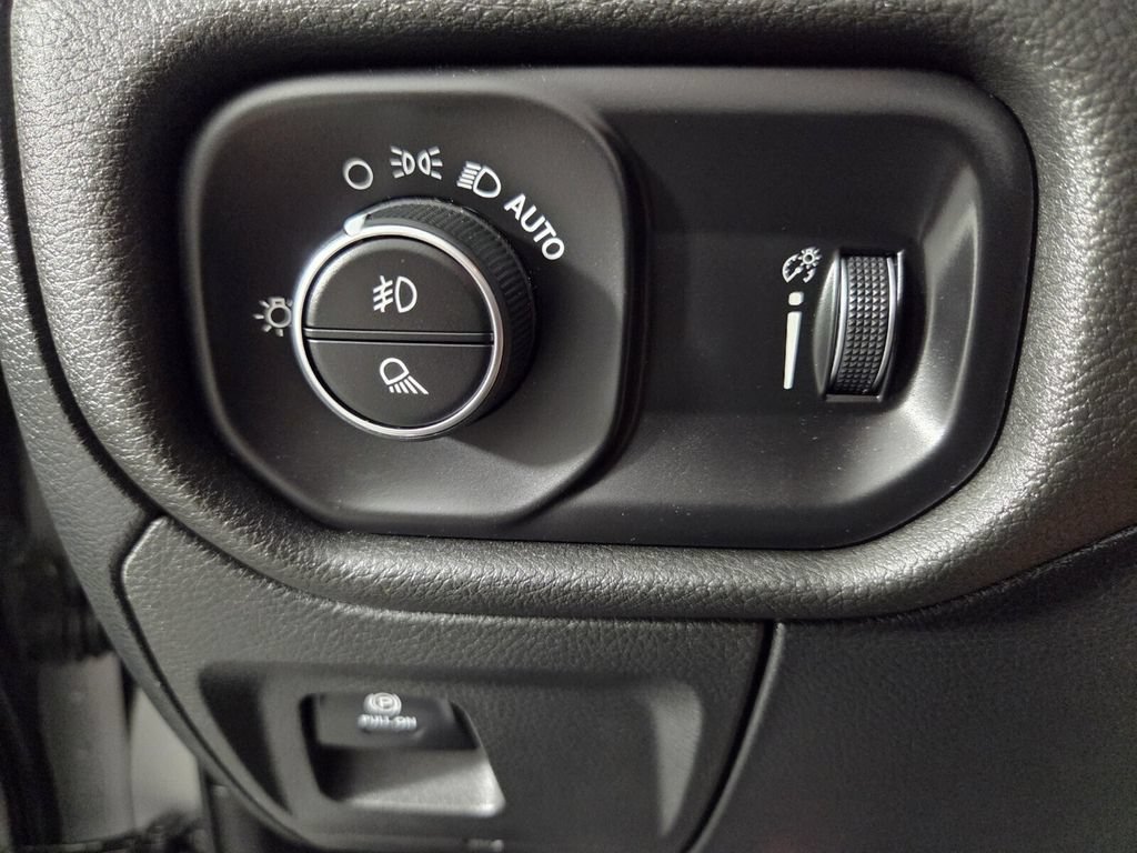 Used 2021 RAM 1500 Big Horn RWD image 20