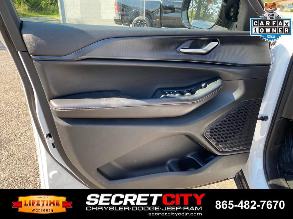 Used 2023 Jeep Grand Cherokee Altitude AWD/4WD image 13