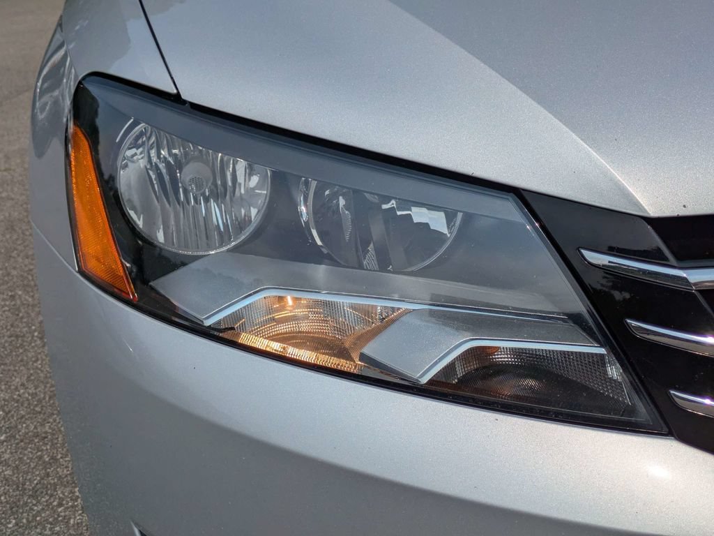 Used 2014 Volkswagen Passat 1.8T SE FWD image 9