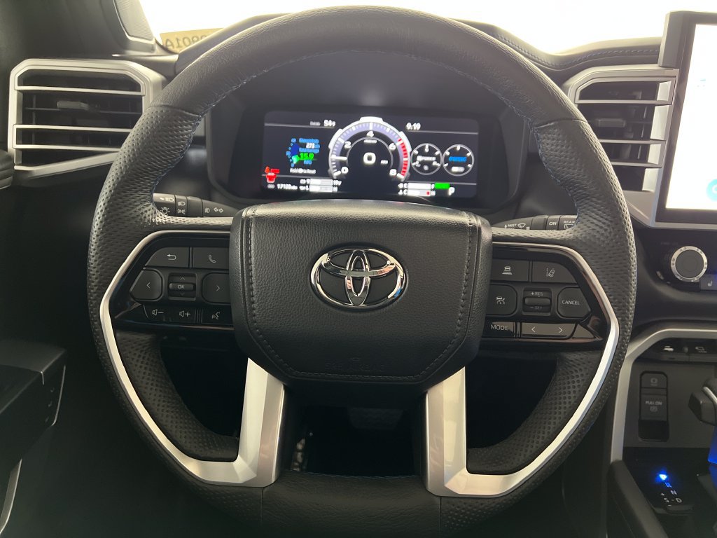 Used 2025 Toyota Sequoia Platinum AWD/4WD image 17