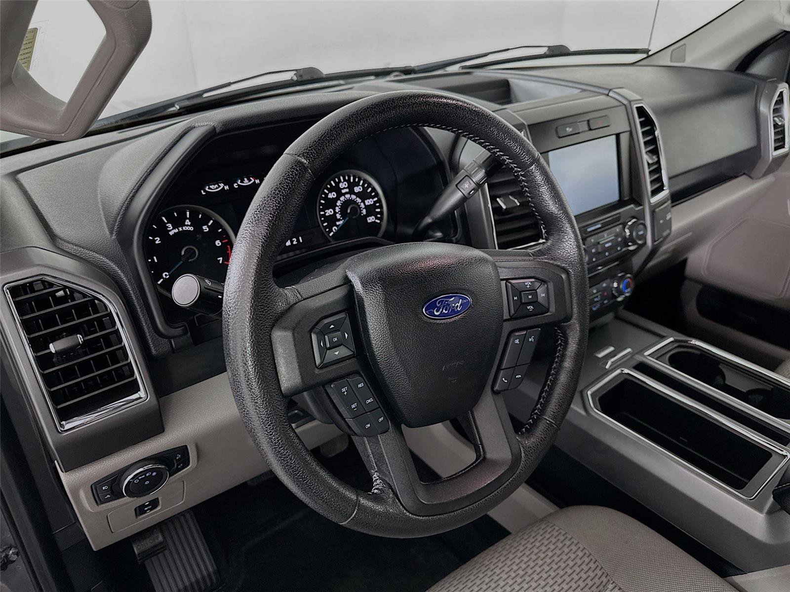 Used 2015 Ford F150 XLT w/ Equipment Group 302A Luxury image 9