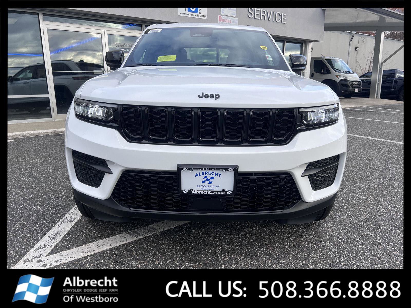 New 2025 Jeep Grand Cherokee Altitude image 8