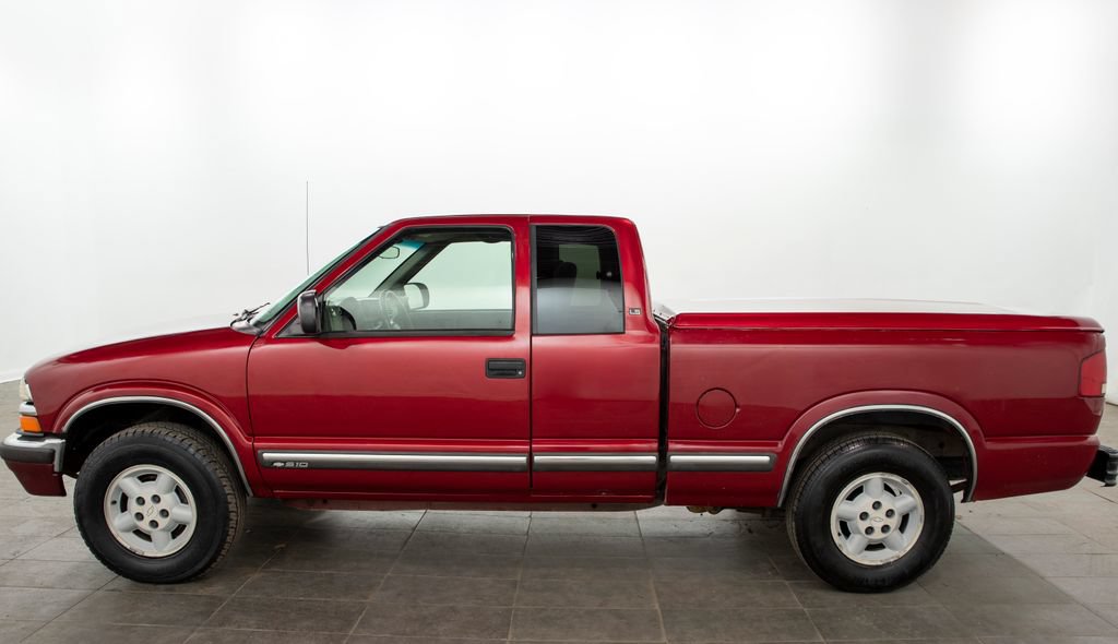 Used 2002 Chevrolet S10 Pickup LS w/ LS Preferred Equipment Group AWD/4WD image 5