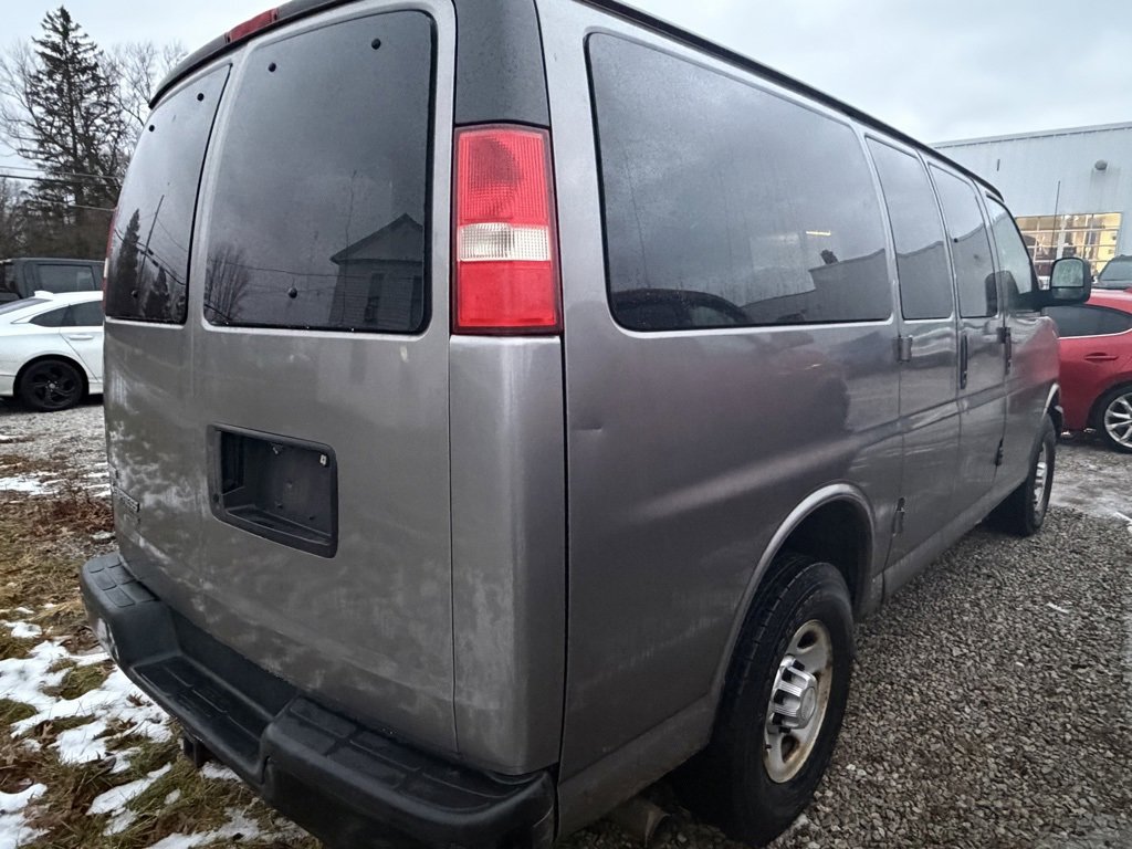 Used 2010 Chevrolet Express 2500 LS image 3