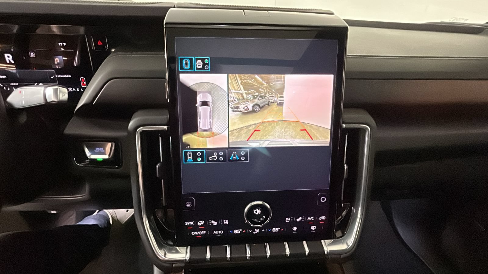 Used 2025 GMC Yukon Denali w/ Sun & Power Step Package AWD/4WD image 28