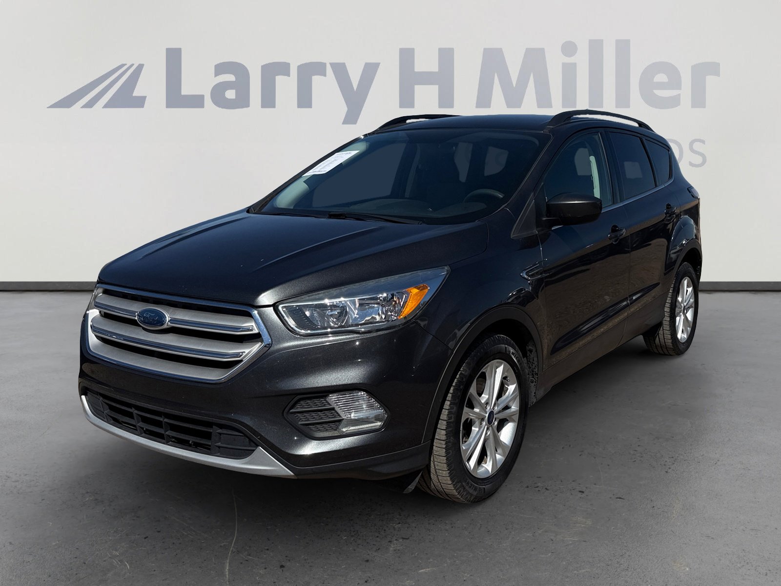 Used 2018 Ford Escape SE w/ SE Sync 3 Package image 1