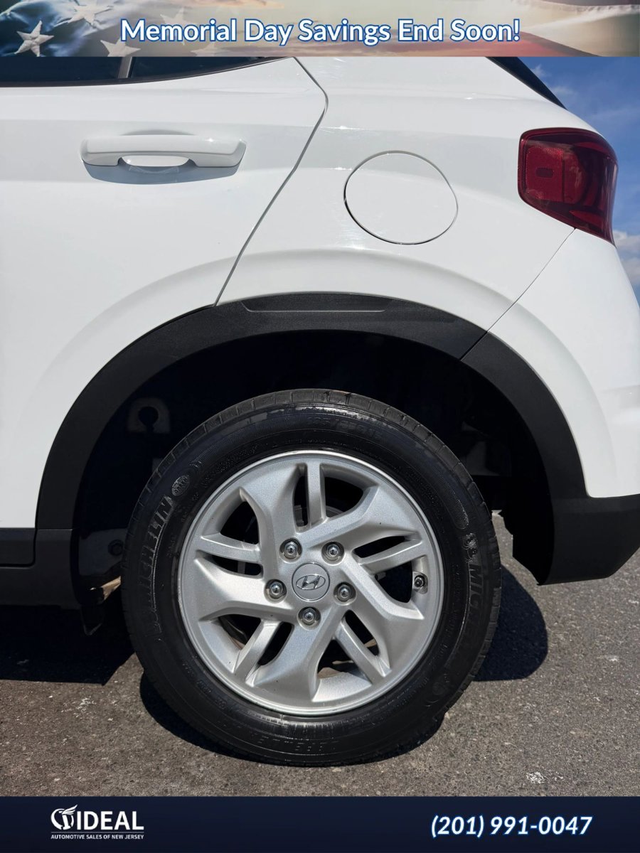 Used 2024 Hyundai Venue SE FWD image 21