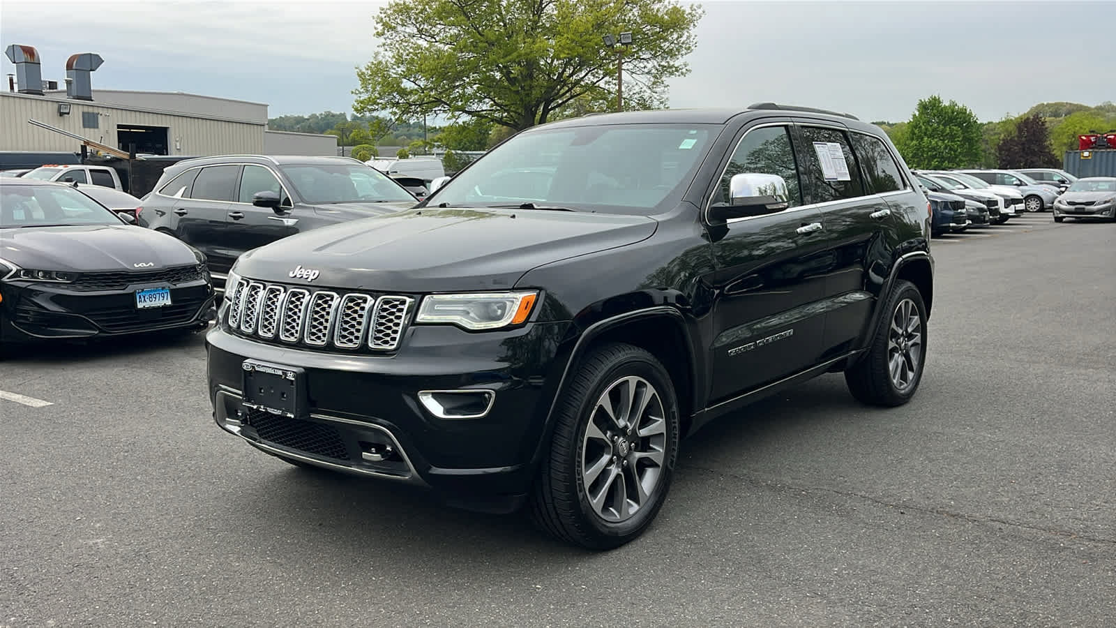 Used 2017 Jeep Grand Cherokee Overland AWD/4WD image 3