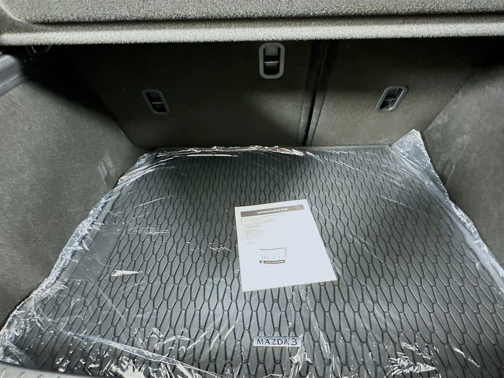 New 2026 MAZDA MAZDA3 Hatchback w/Premium Plus Pkg image 33