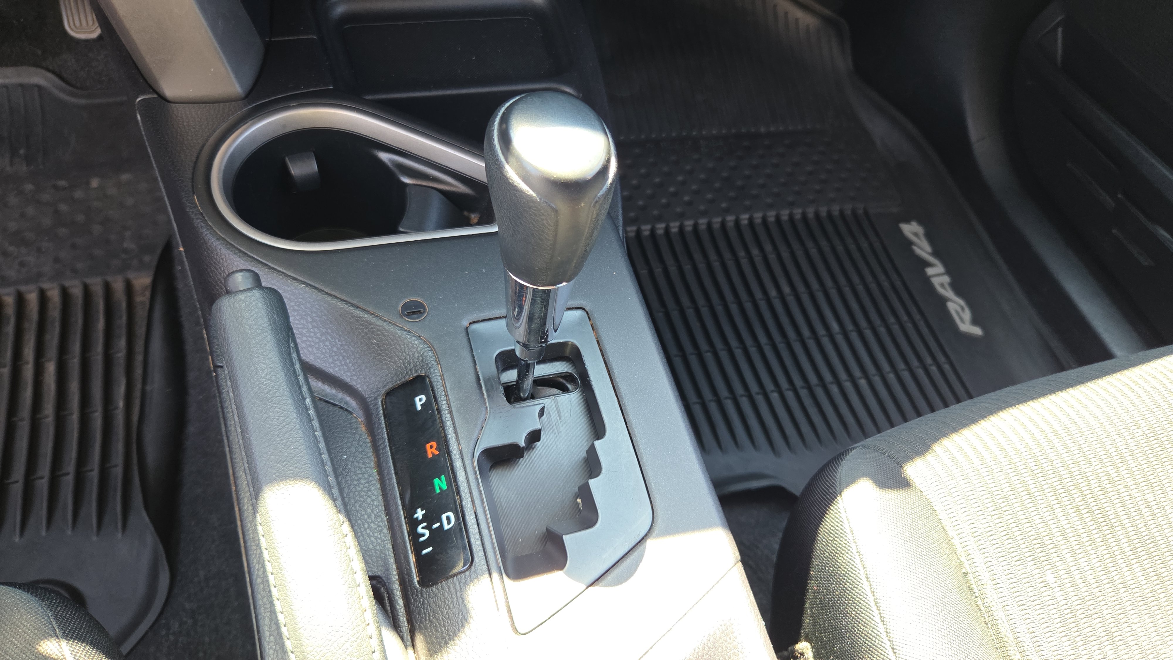 Used 2017 Toyota RAV4 LE image 21