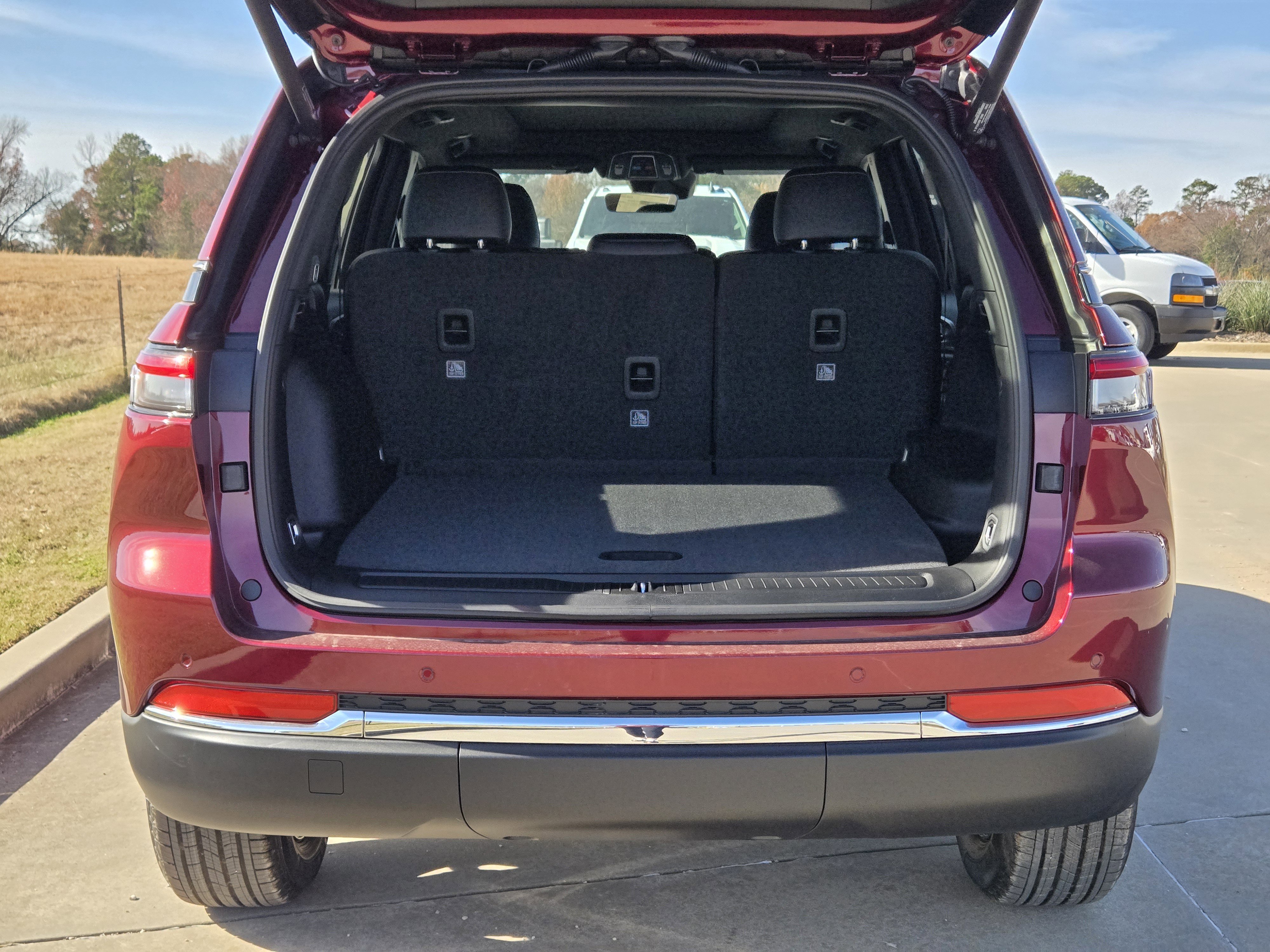New 2025 Jeep Grand Cherokee Limited w/ Trailer Tow Package RWD image 7