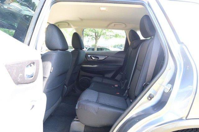 Used 2018 Nissan Rogue SV w/ Premium Package FWD image 20