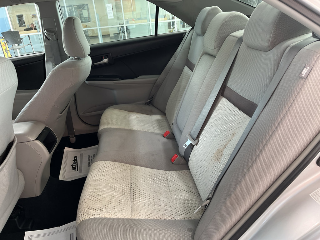 Used 2014 Toyota Camry LE FWD image 12