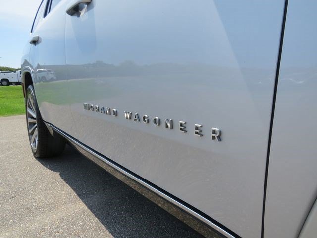 Used 2023 Jeep Grand Wagoneer Series II AWD/4WD image 15