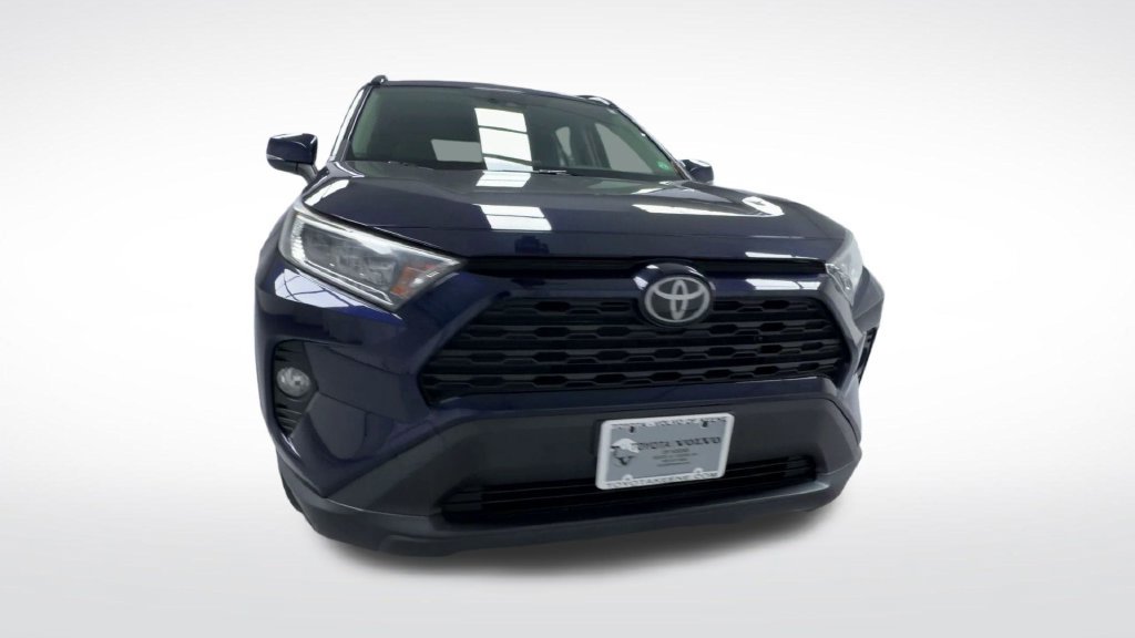 Used 2019 Toyota RAV4 XLE w/ Convenience Package AWD/4WD image 3