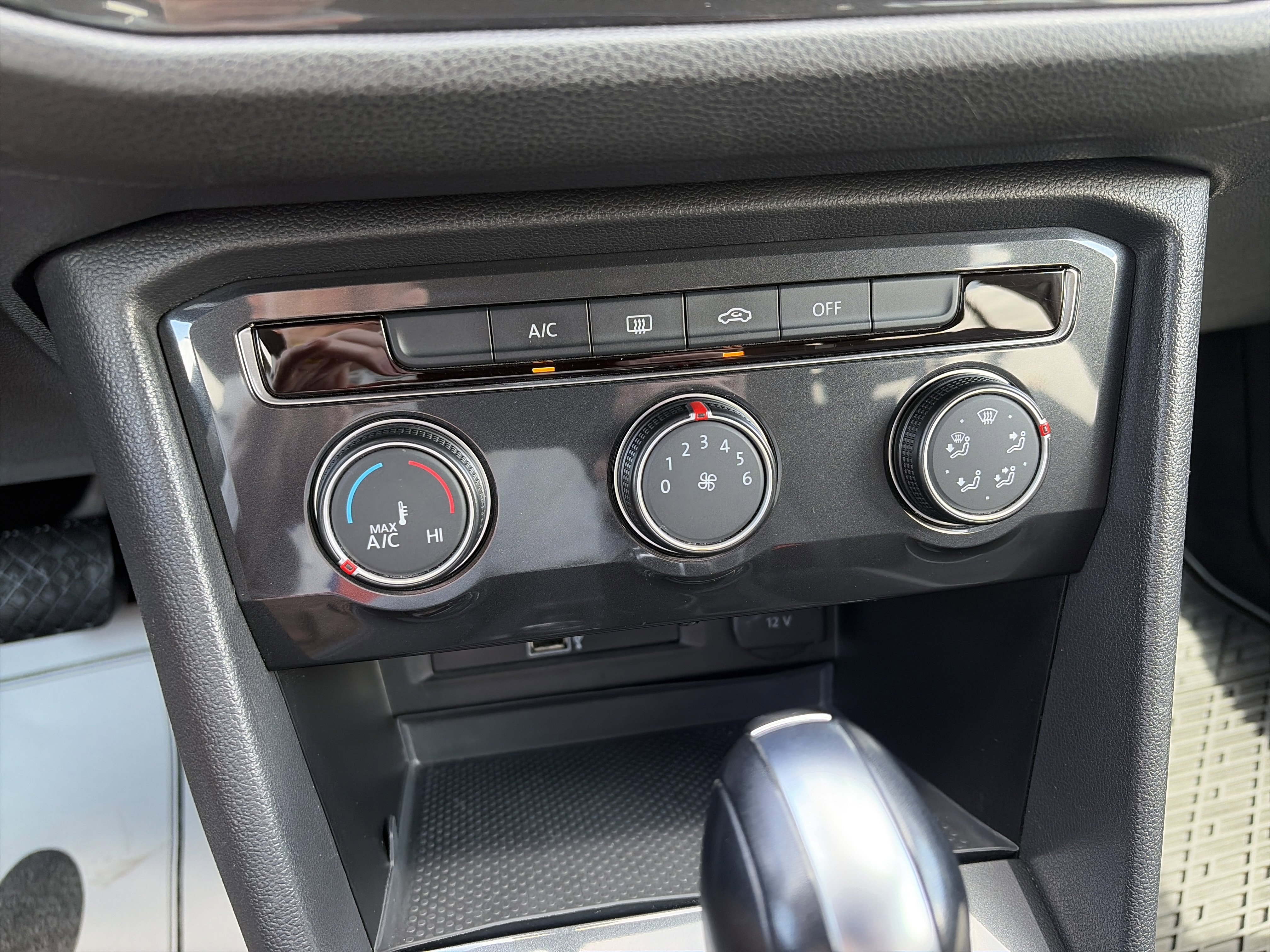 Used 2018 Volkswagen Tiguan S AWD/4WD image 21