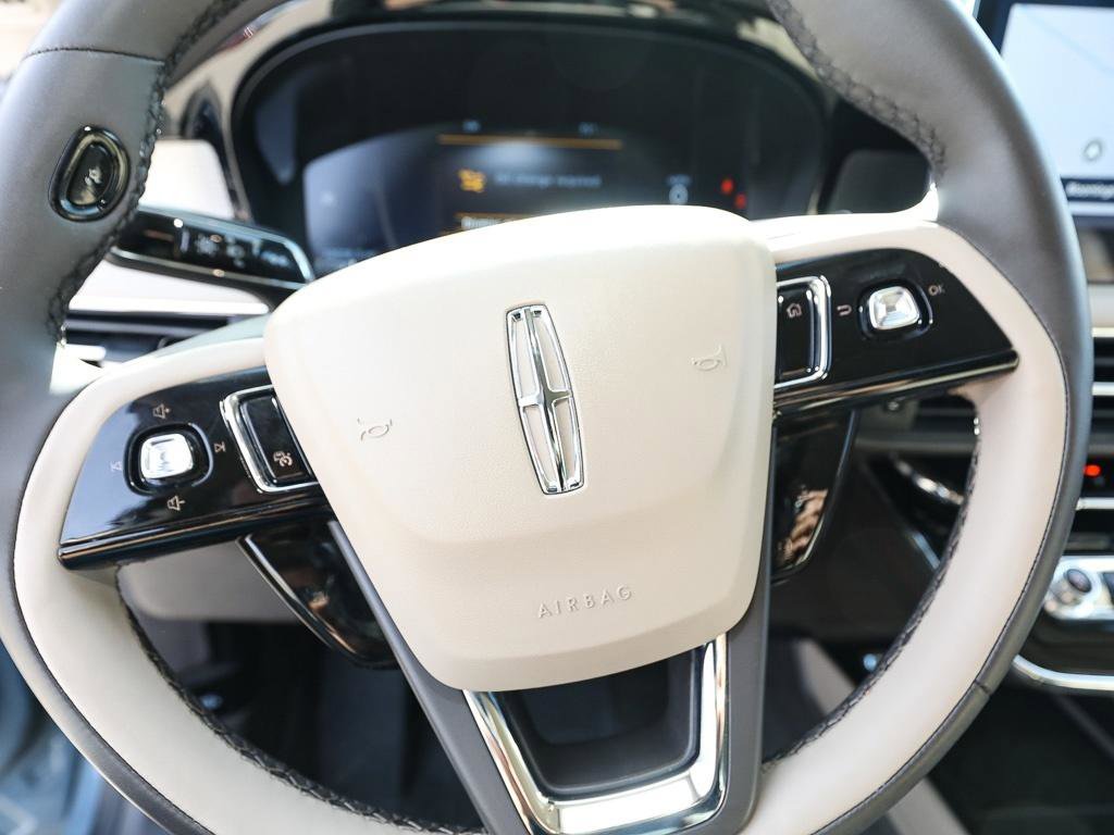 Certified 2023 Lincoln Corsair AWD image 15