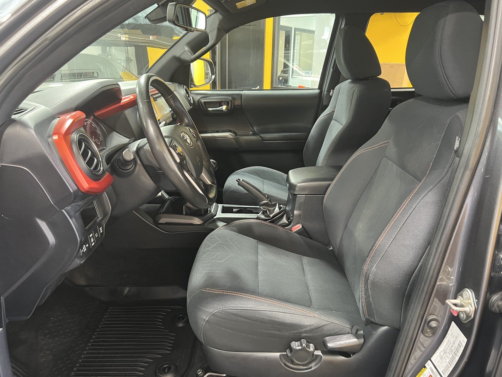 Used 2019 Toyota Tacoma TRD Off-Road w/ Technology Package AWD/4WD image 15