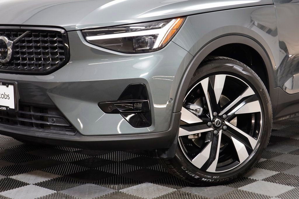 Used 2026 Volvo XC40 B5 Ultra w/ Climate Package image 3