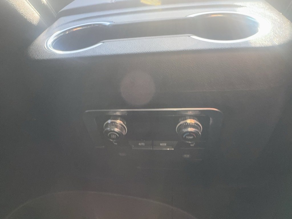 Used 2023 GMC Yukon SLT w/ SLT Premium Package image 15