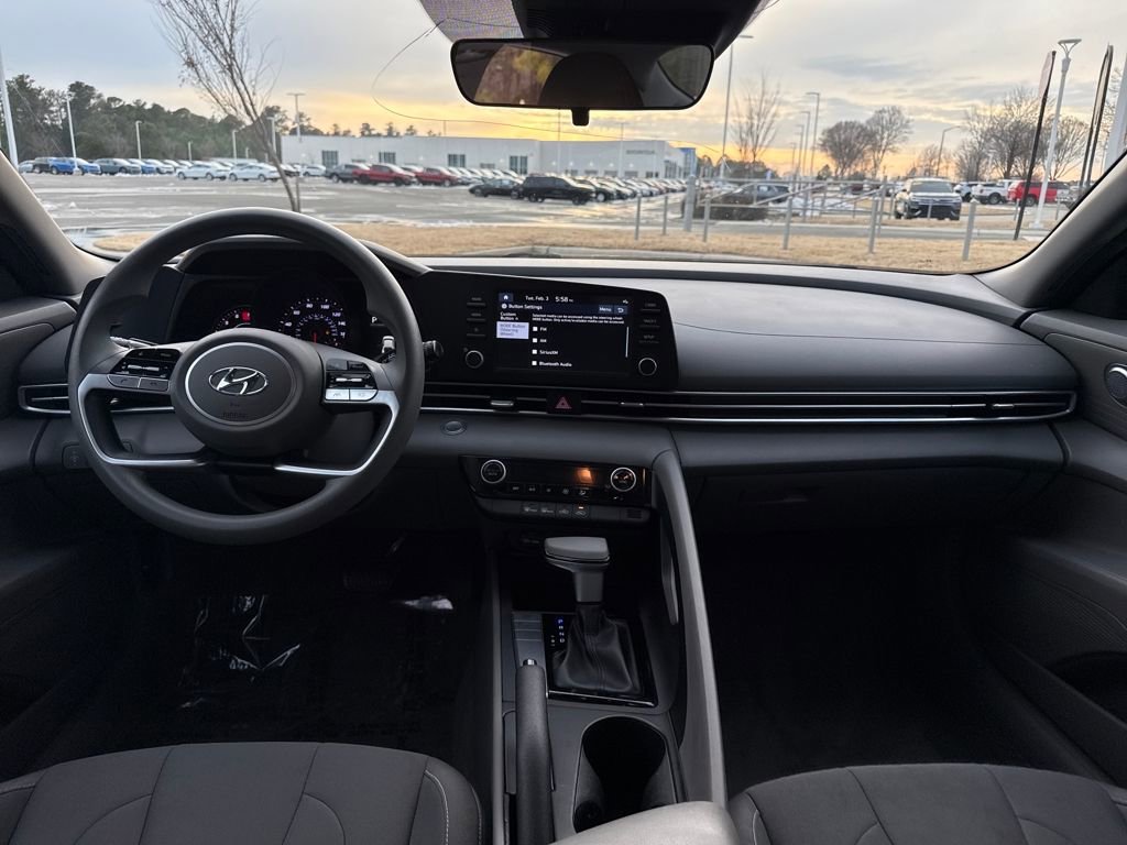 Used 2023 Hyundai Elantra SEL image 16