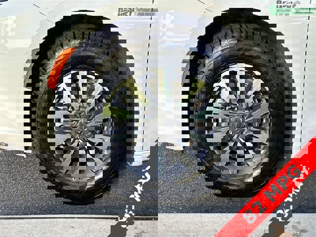 Certified 2024 Chrysler Pacifica Select image 10