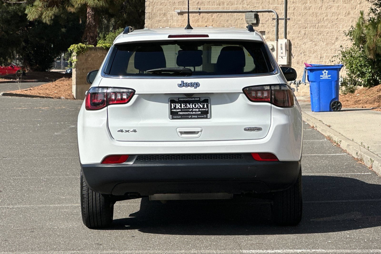 Used 2024 Jeep Compass Latitude AWD/4WD image 4