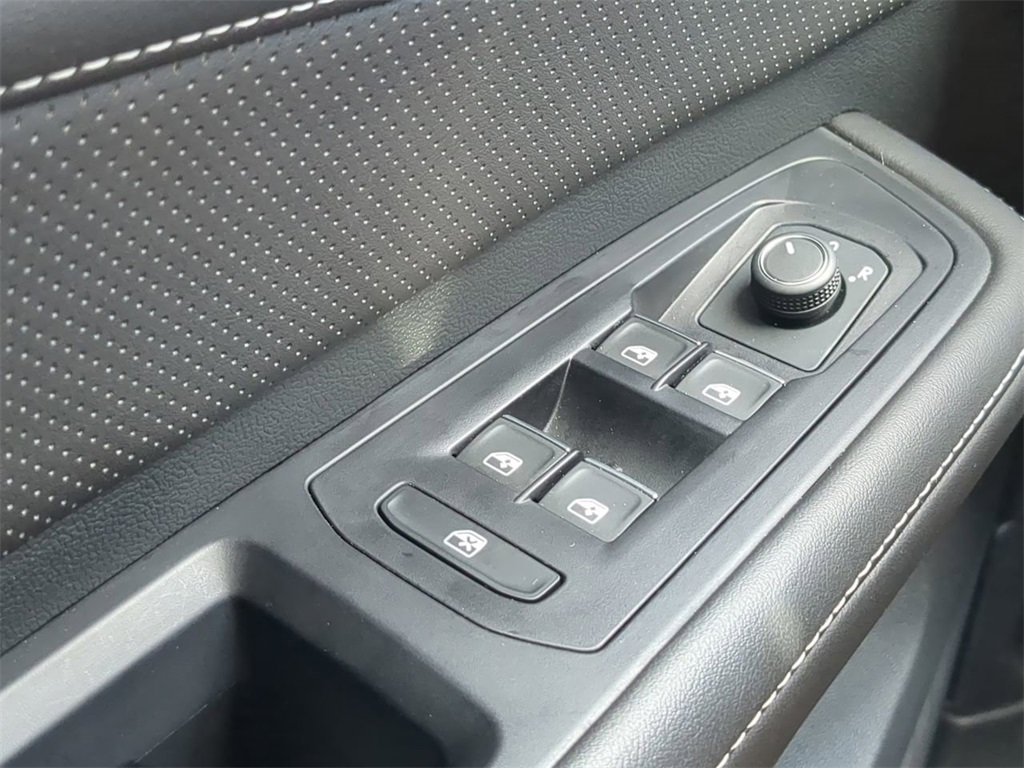 Used 2025 Volkswagen Atlas SE image 19