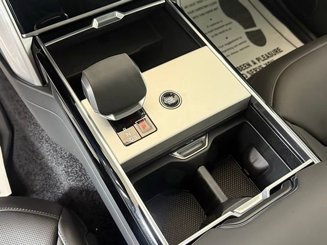 New 2025 Land Rover Range Rover SE image 37