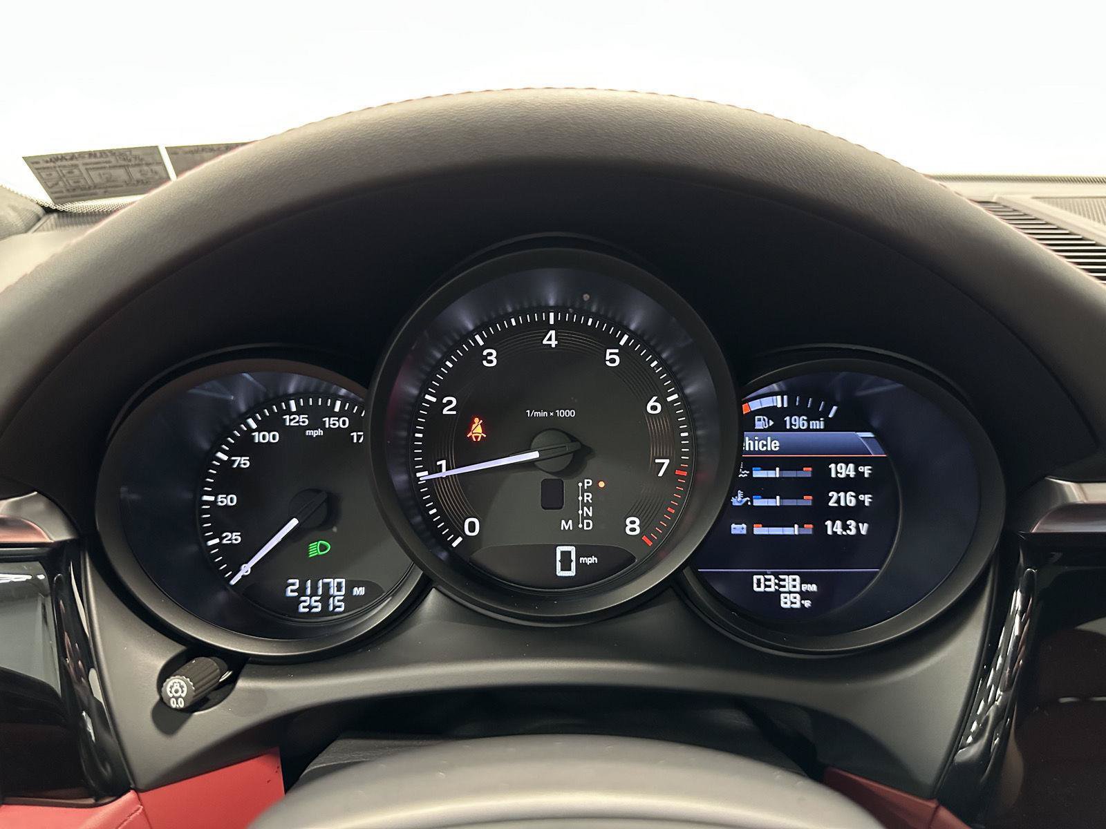 Used 2022 Porsche Macan AWD/4WD image 24