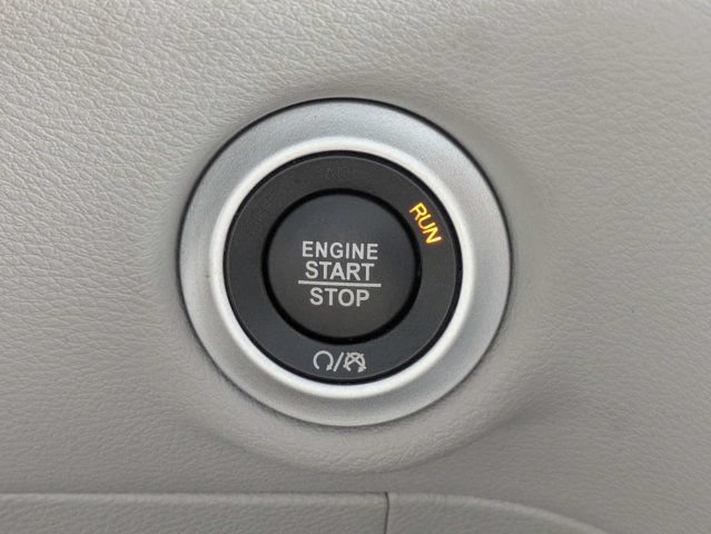 Used 2019 Chrysler Pacifica Touring-L FWD image 31
