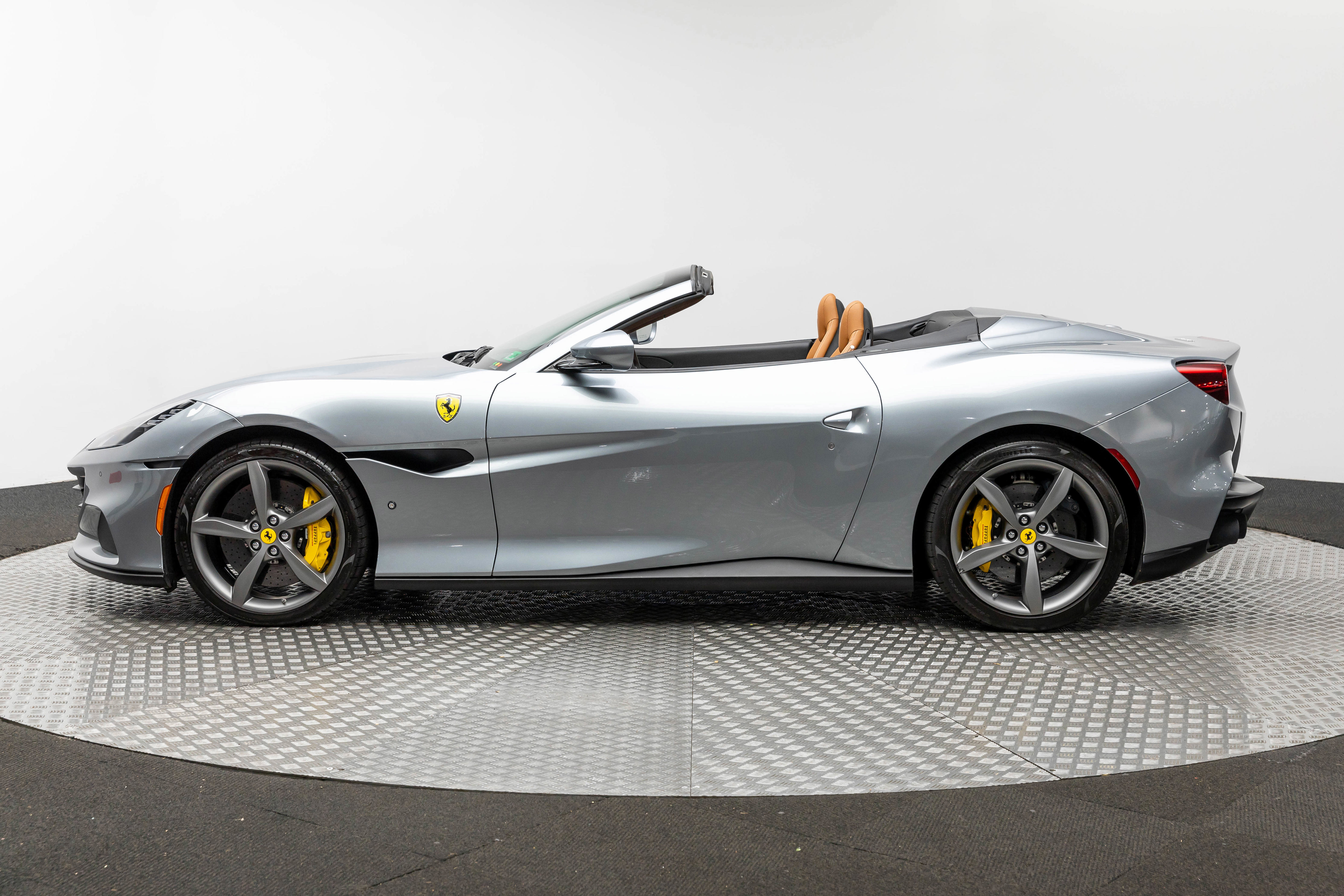 Certified 2022 Ferrari Portofino M image 2